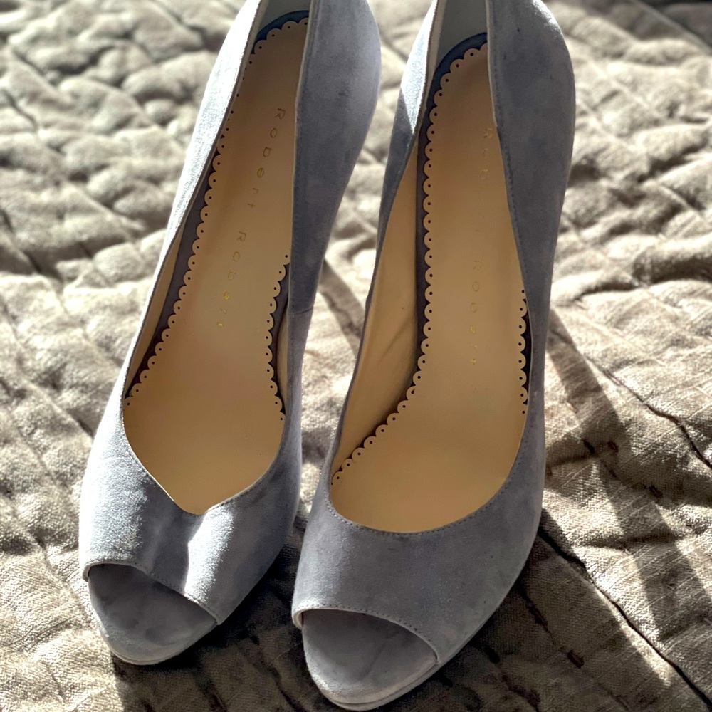 Leather high heels in a beautiful shade of gray
